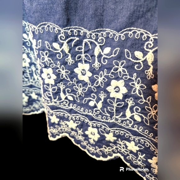 Lands End Canvas Embroidered Floral Top Size 10 - Picture 4 of 7